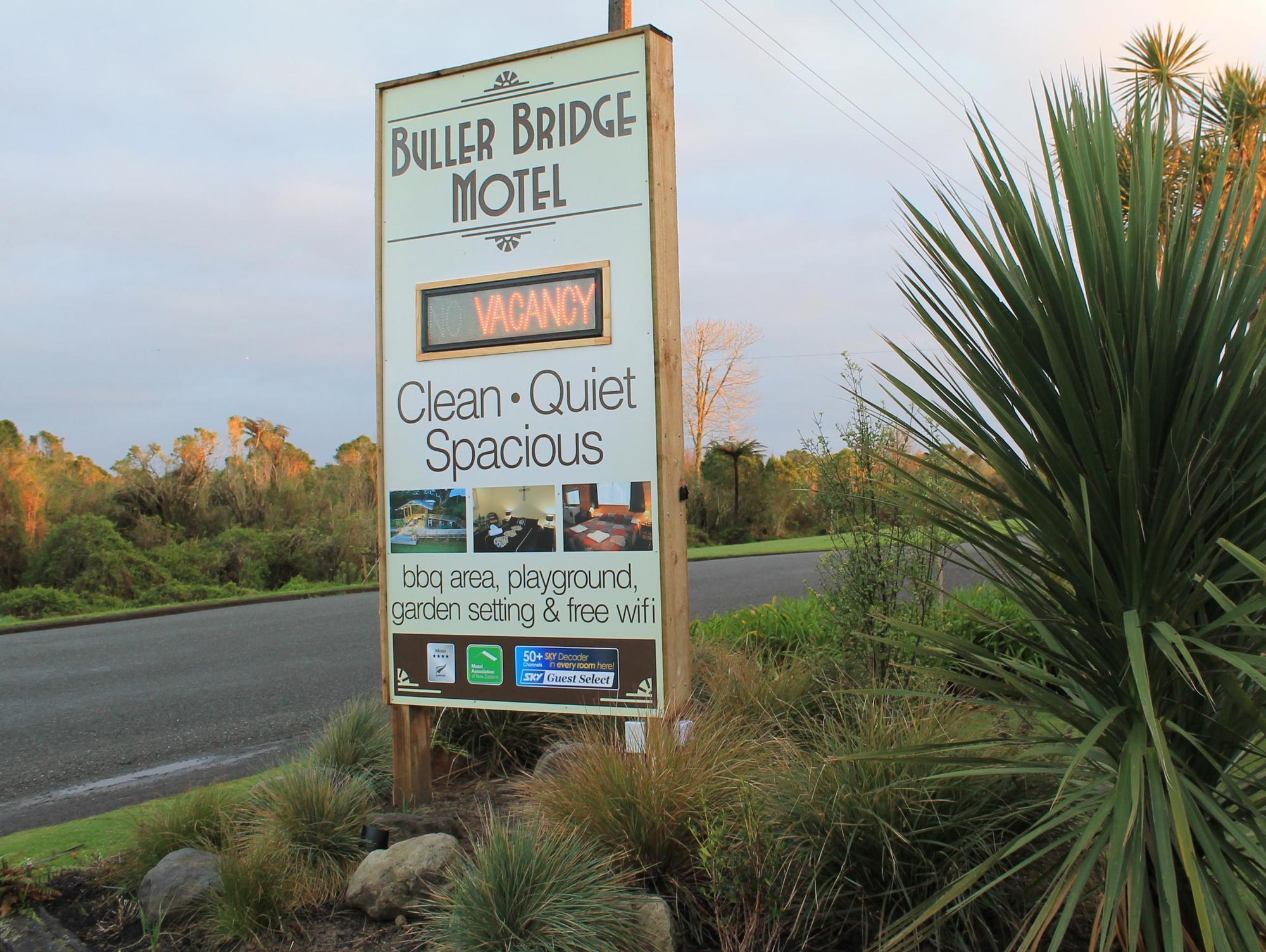 Buller Bridge Motel Westport Exterior foto